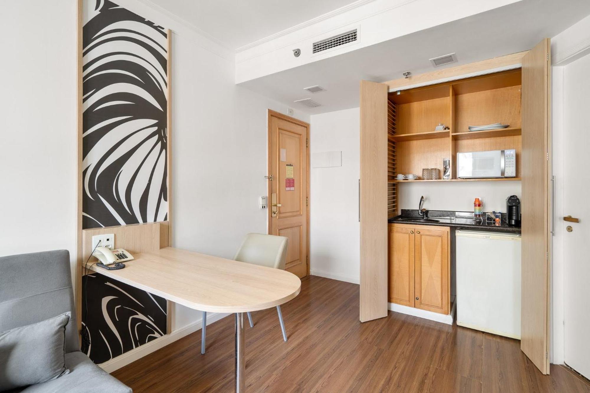 Inside Pinheiros Apartemen