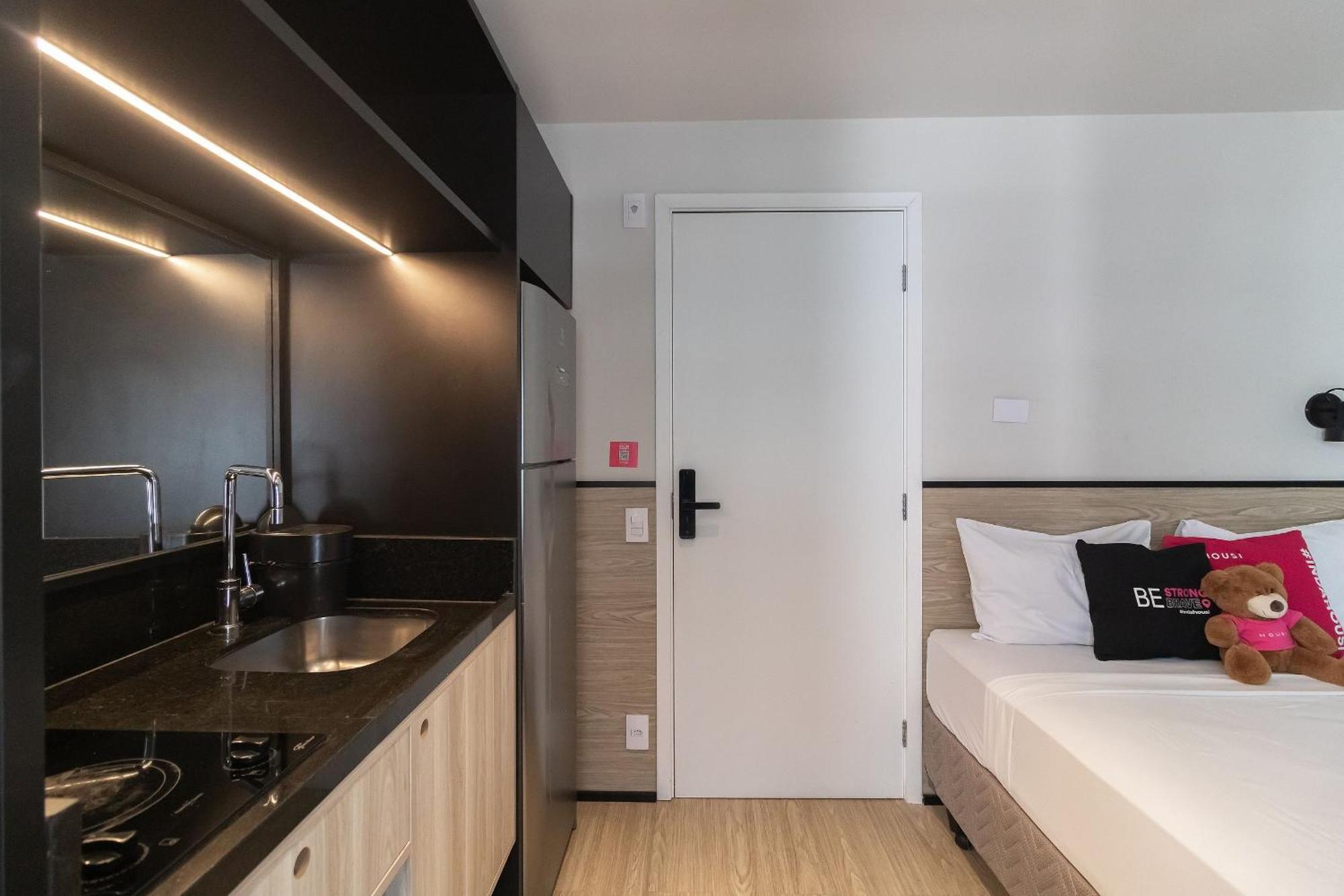 Housi Paulista Apartment