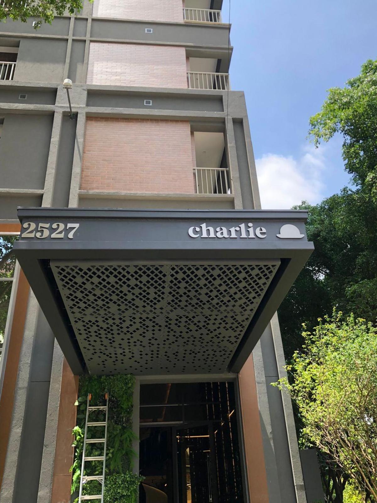 Iconyc House Of Charlie Daire *