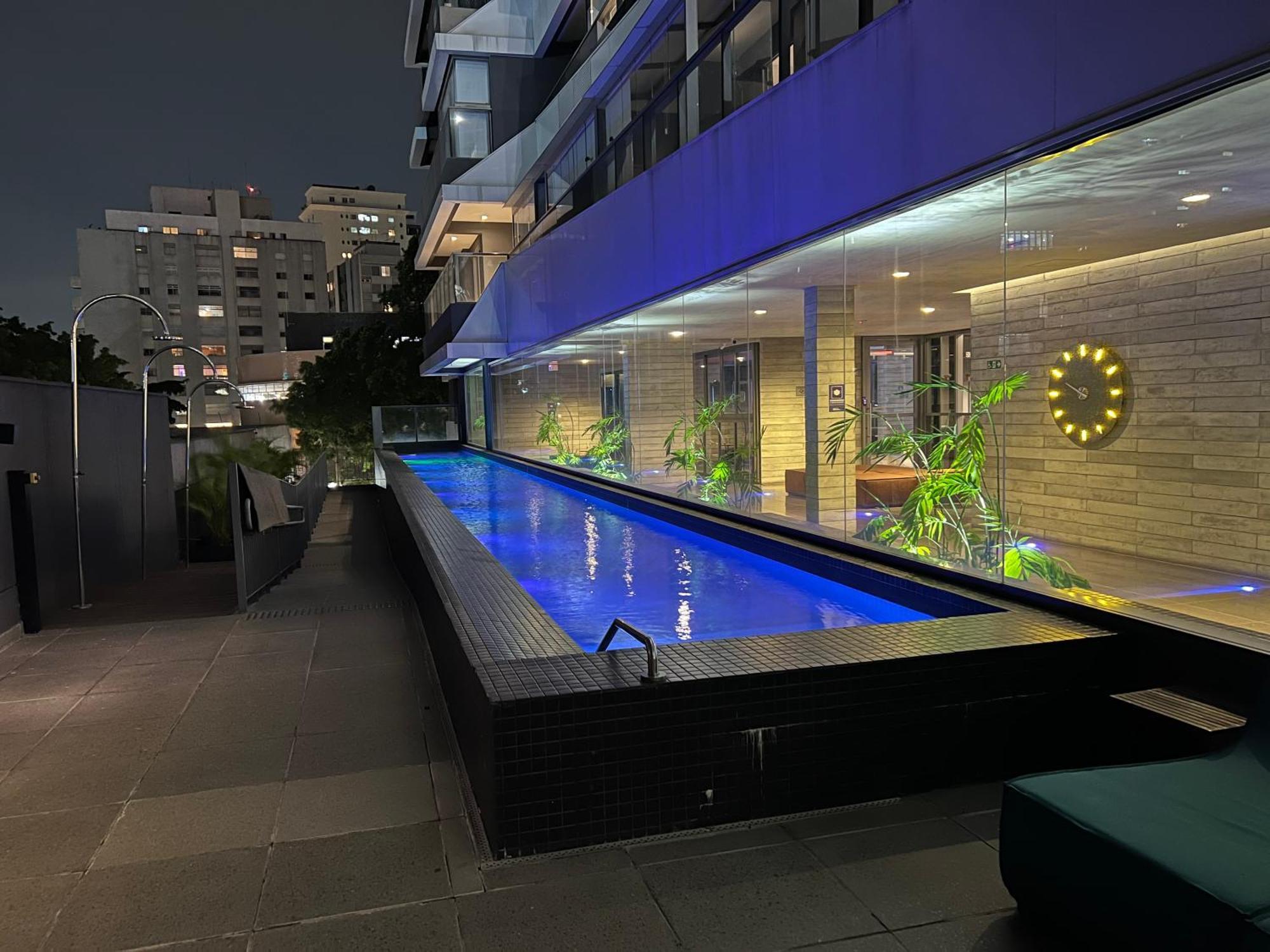 De Luxo Em Jardins, Oscar Freire Daire *