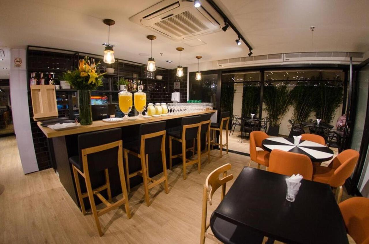 Căn hộ Flat 4 Estrelas Prox Av Paulista, Hc, Convencoes Reboucas, Metro, Bares Nos Jardins