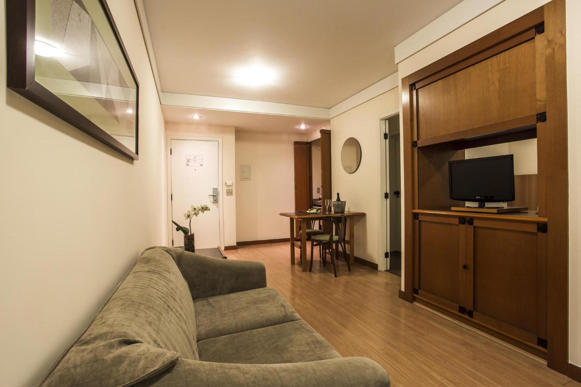 Estanplaza Nacoes Unidas Hotel 4*