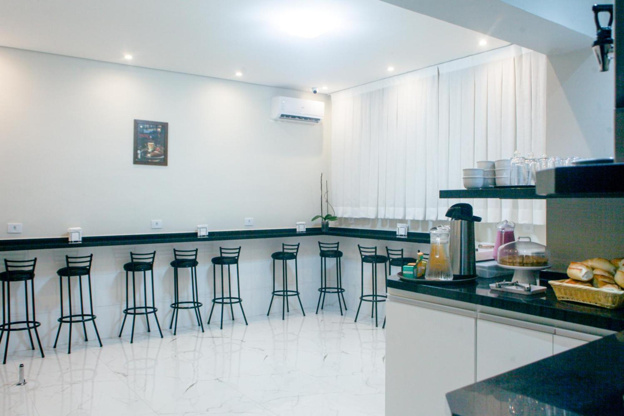 New House Hotel *