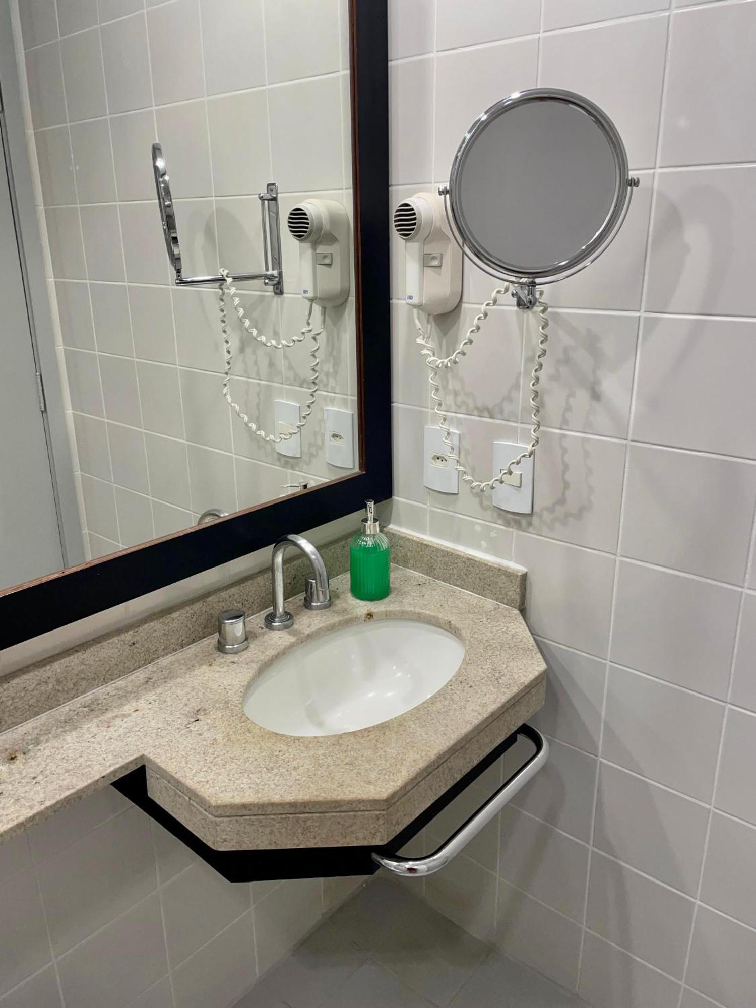 Flat Executivo No Mel. Ibirapuera Com Piscina, Vaga E Limpeza Sao Paulo