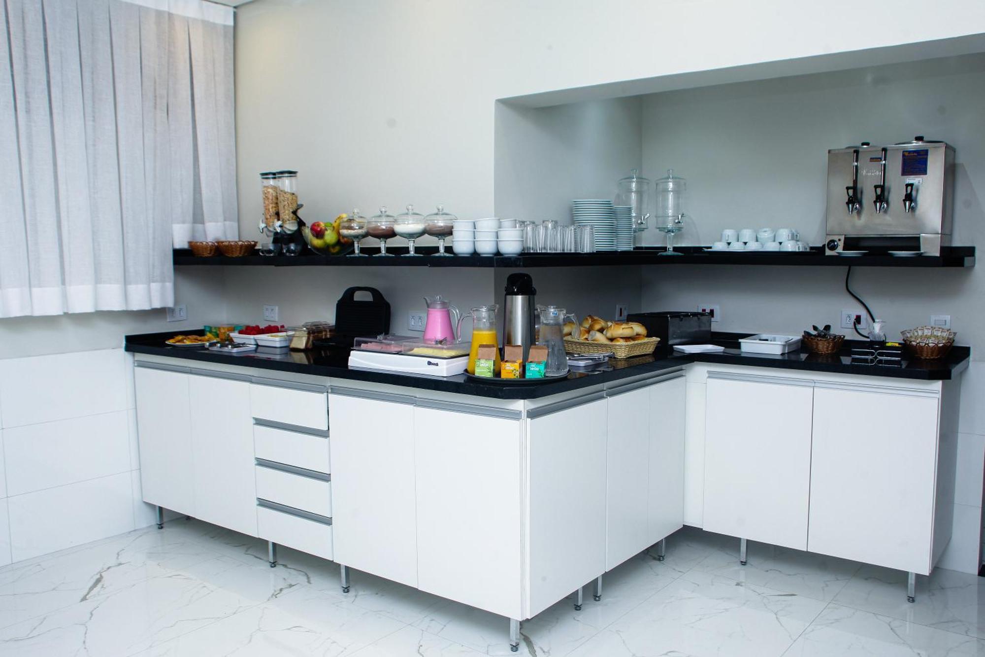 New House Hotel *