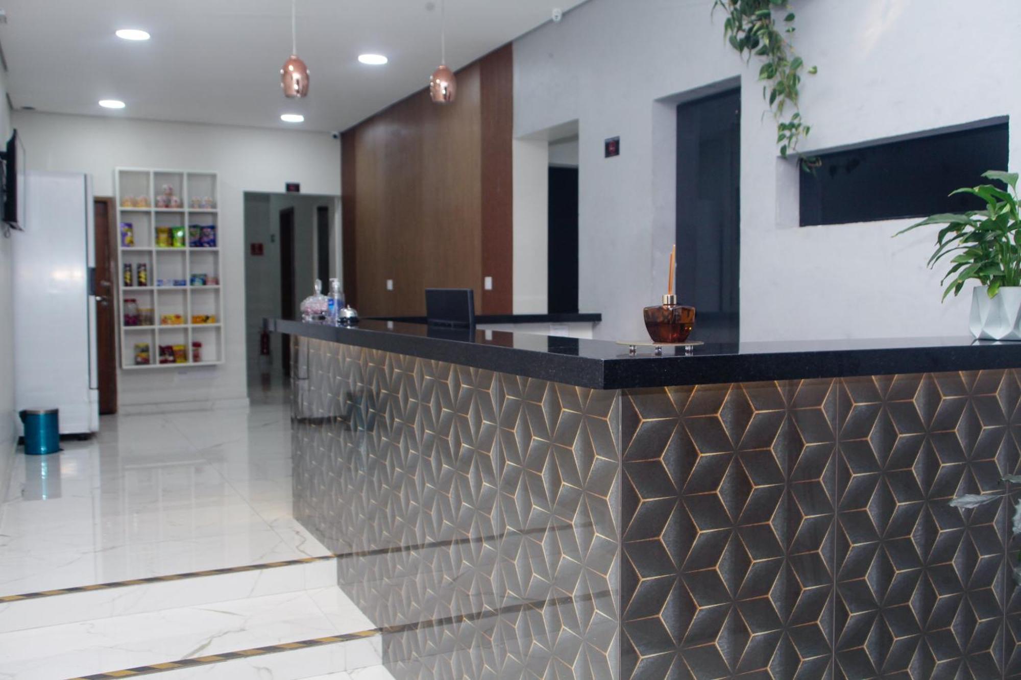 New House Hotel *