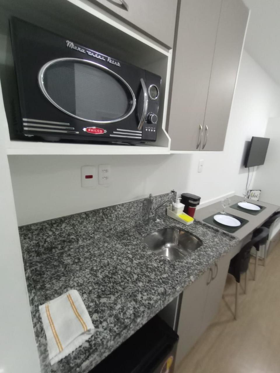 Completo Ao Lado Do Metro Bras