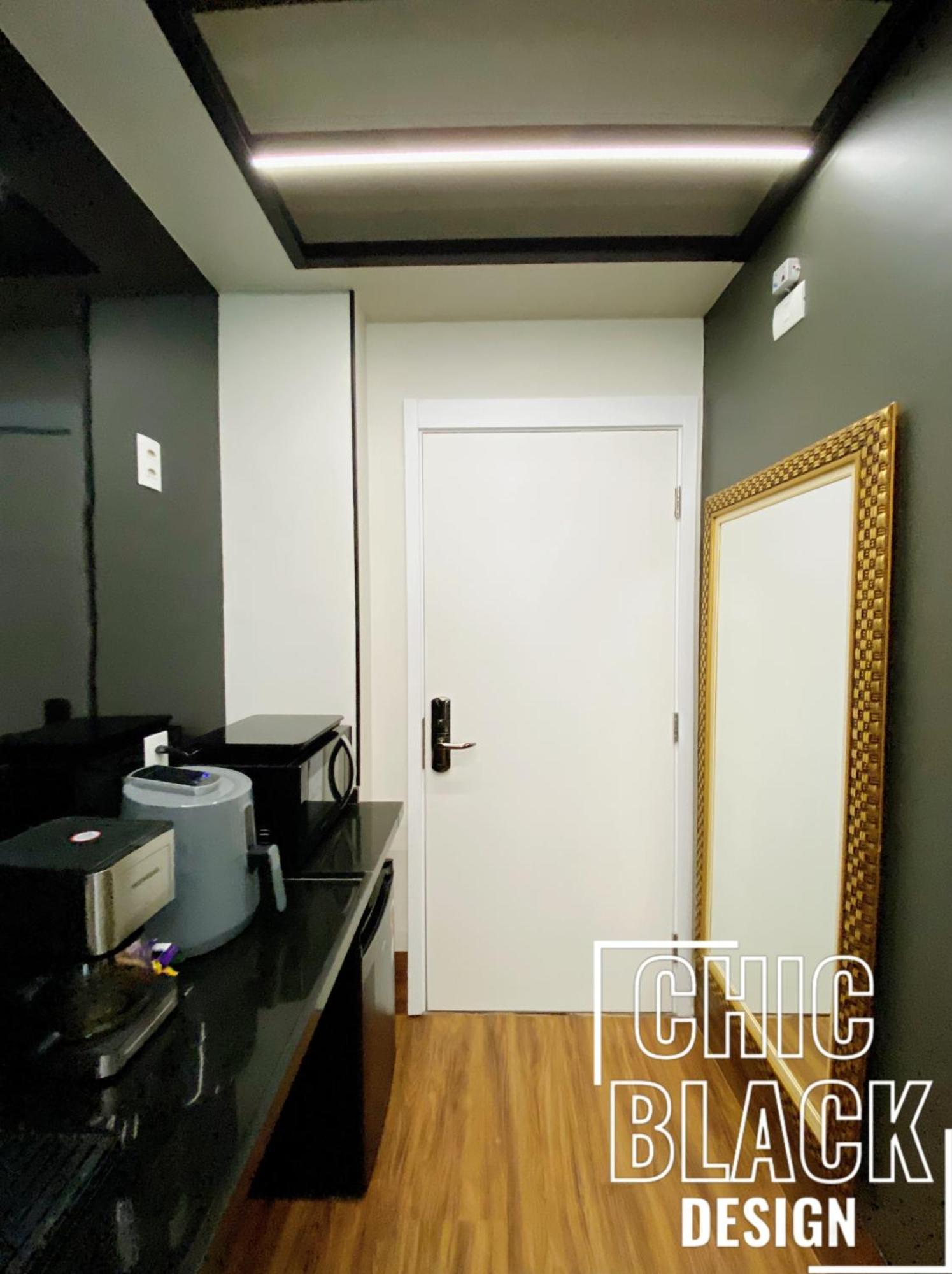 Chic Black Design - Zpinheiros Apartment *