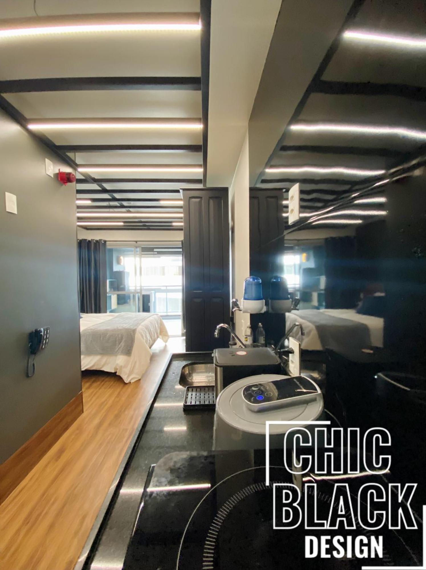 Chic Black Design - Zpinheiros Apartment