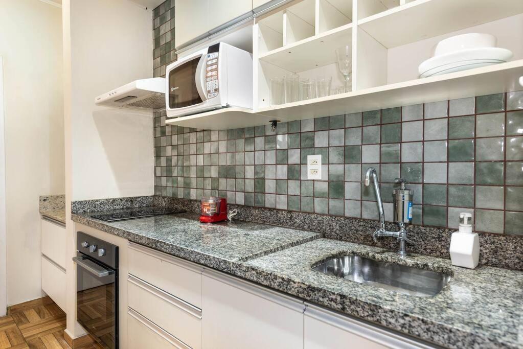 Apartemen Consolacao/ Buarque *