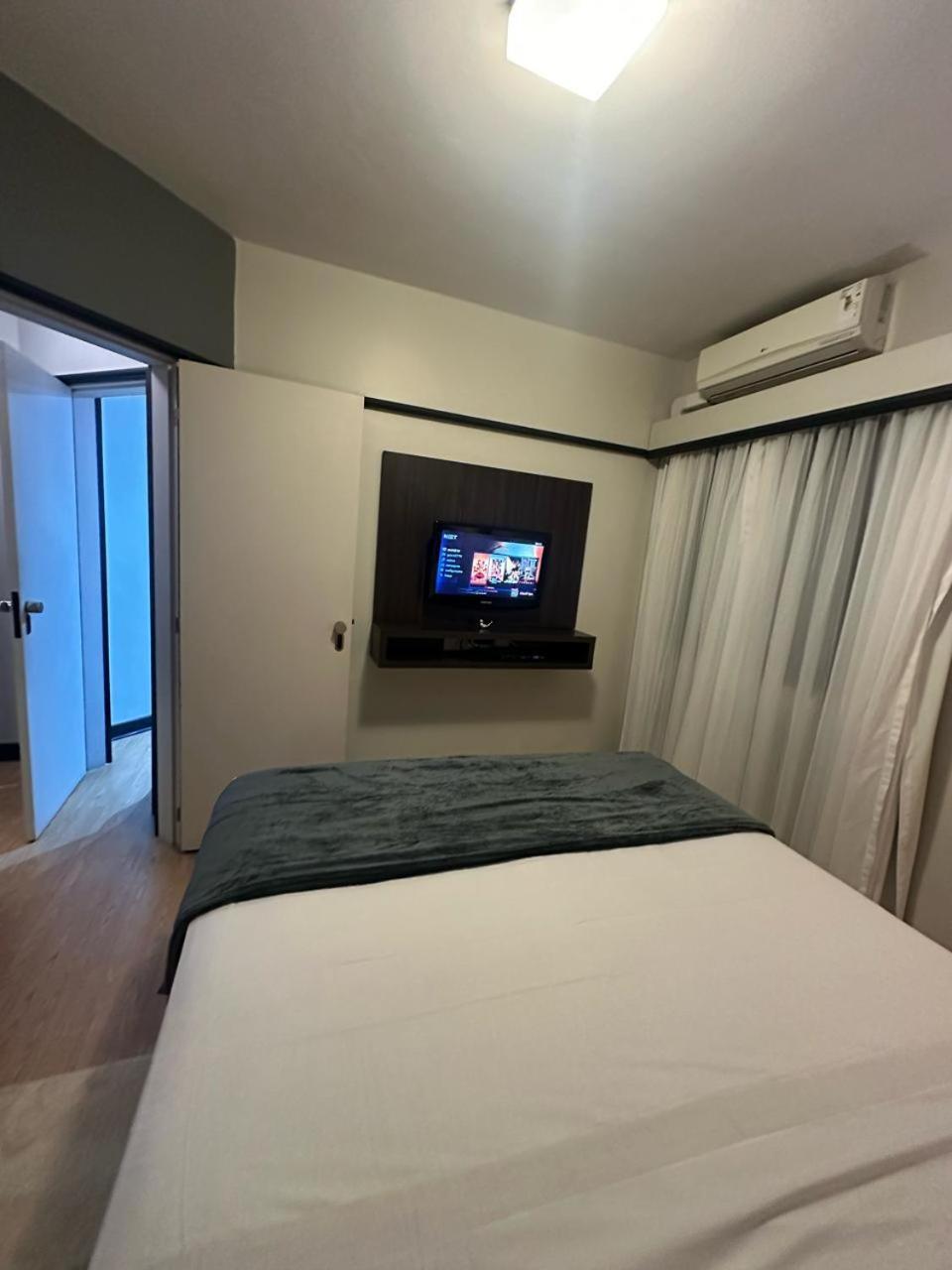 Flat Service E Sala E Garagem Apartment *