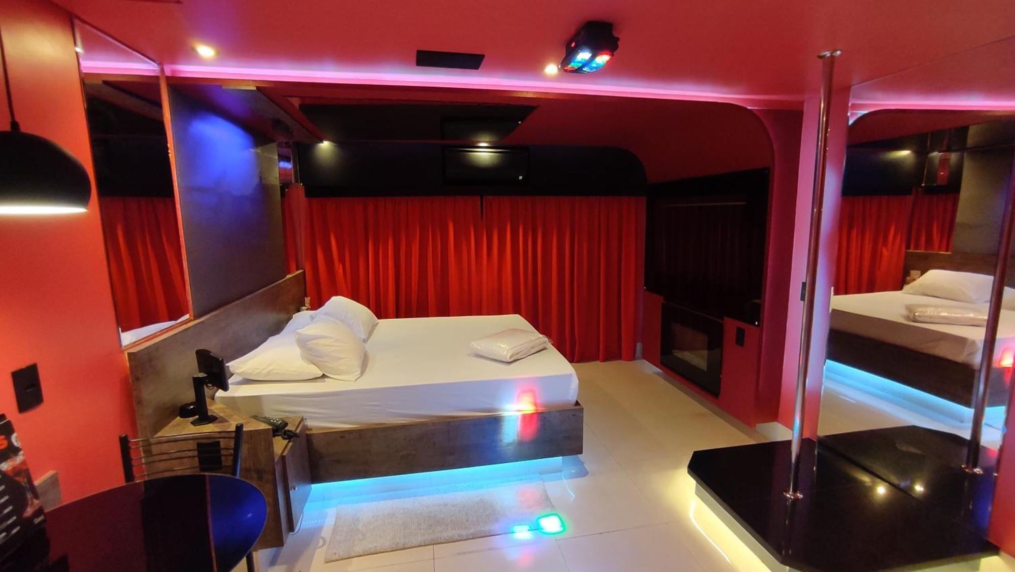 Love hotel Swing 1