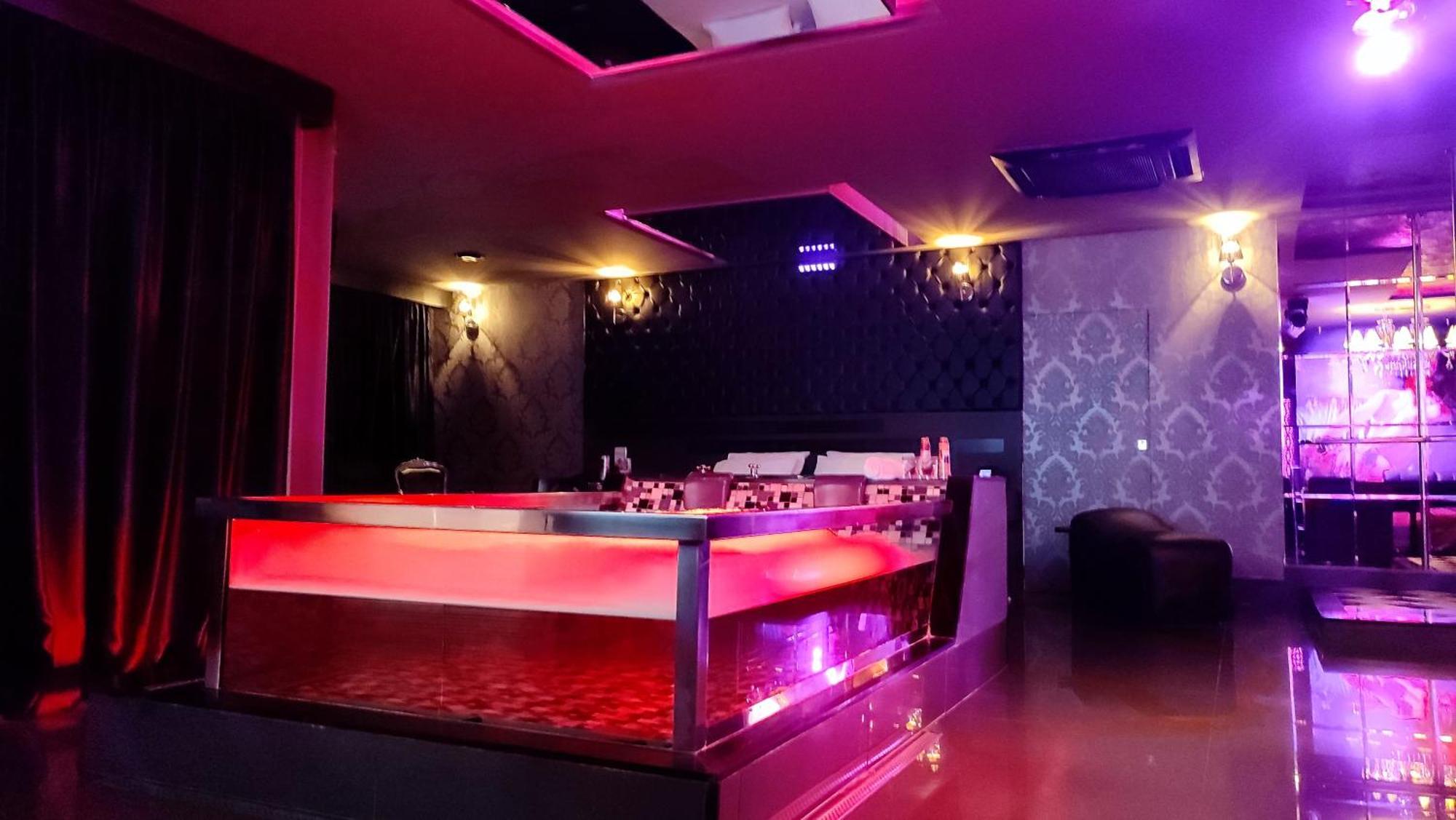 Love hotel Swing 1 *