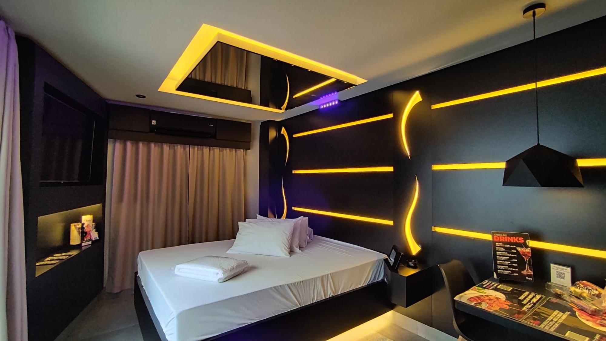 Love hotel Swing 1