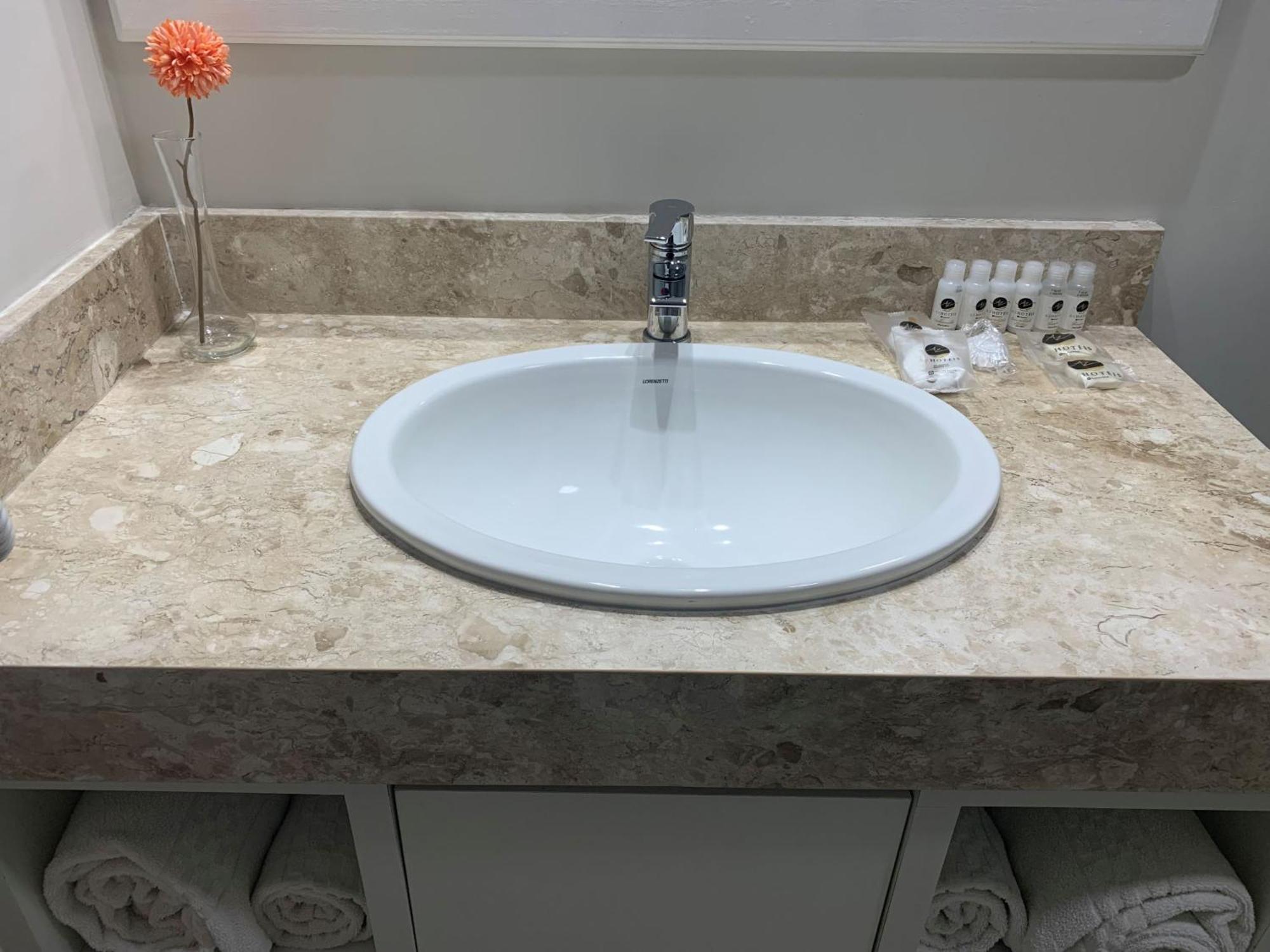 Ninety Khách sạn 4*