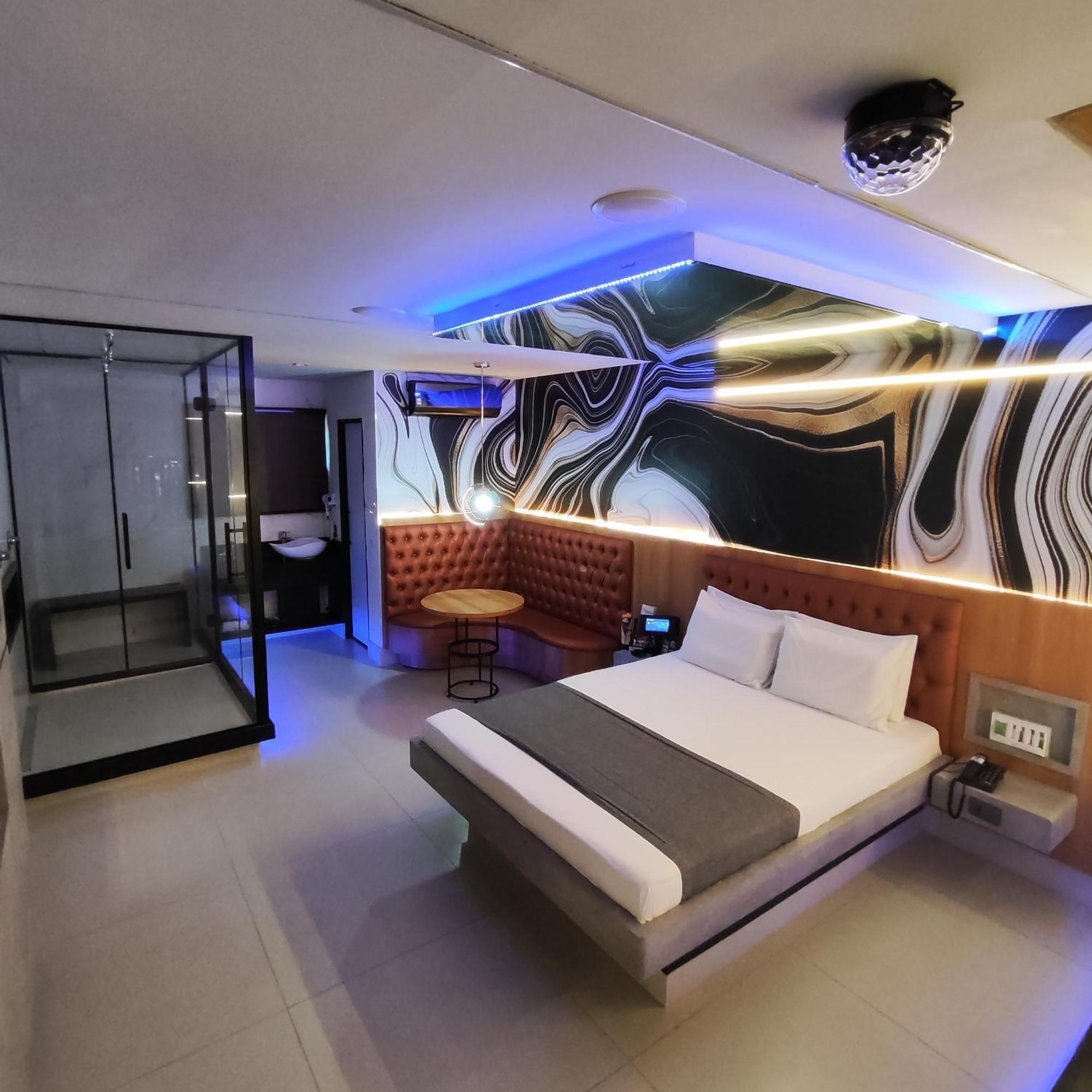 Love hotel Mood 5*