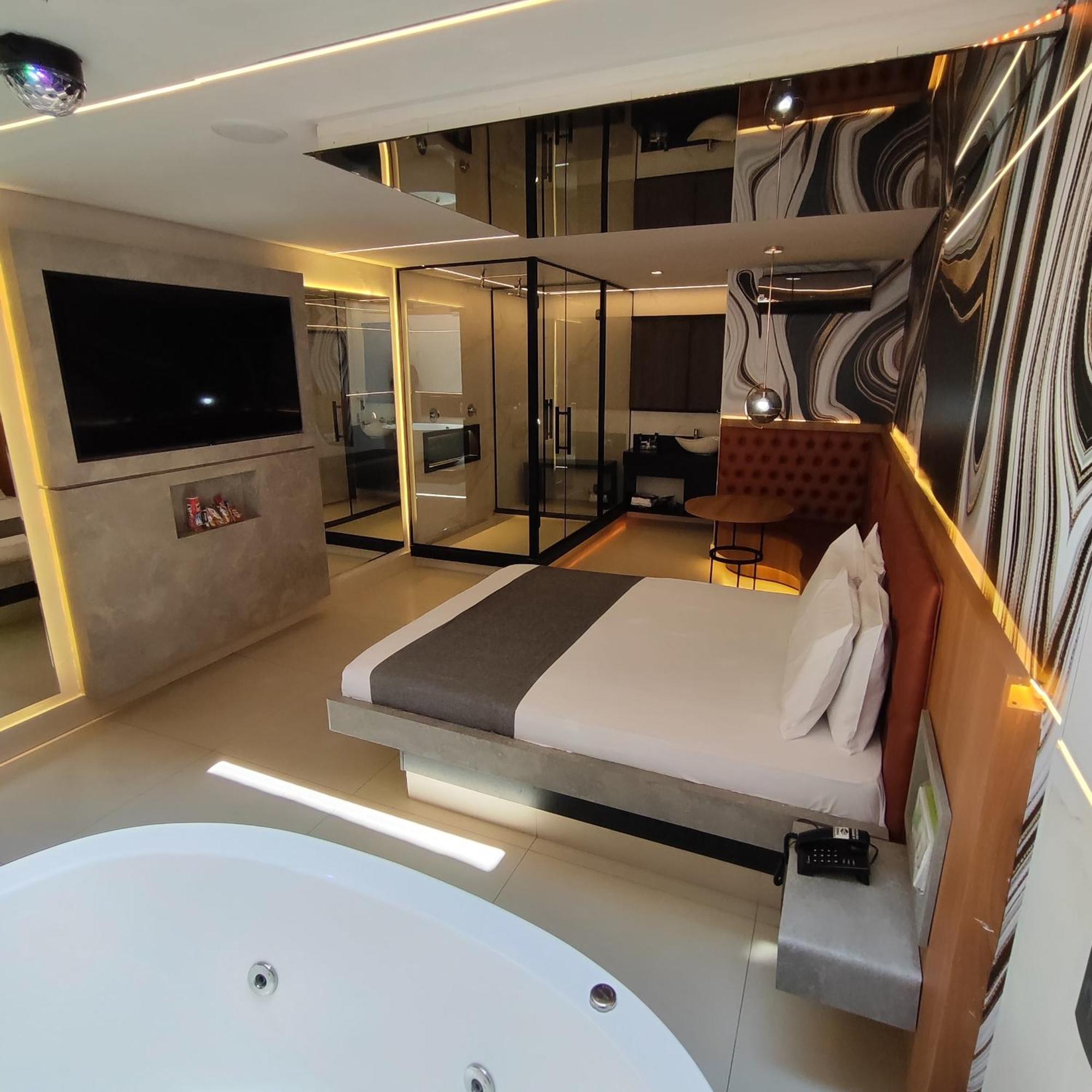 Love hotel Mood 5*