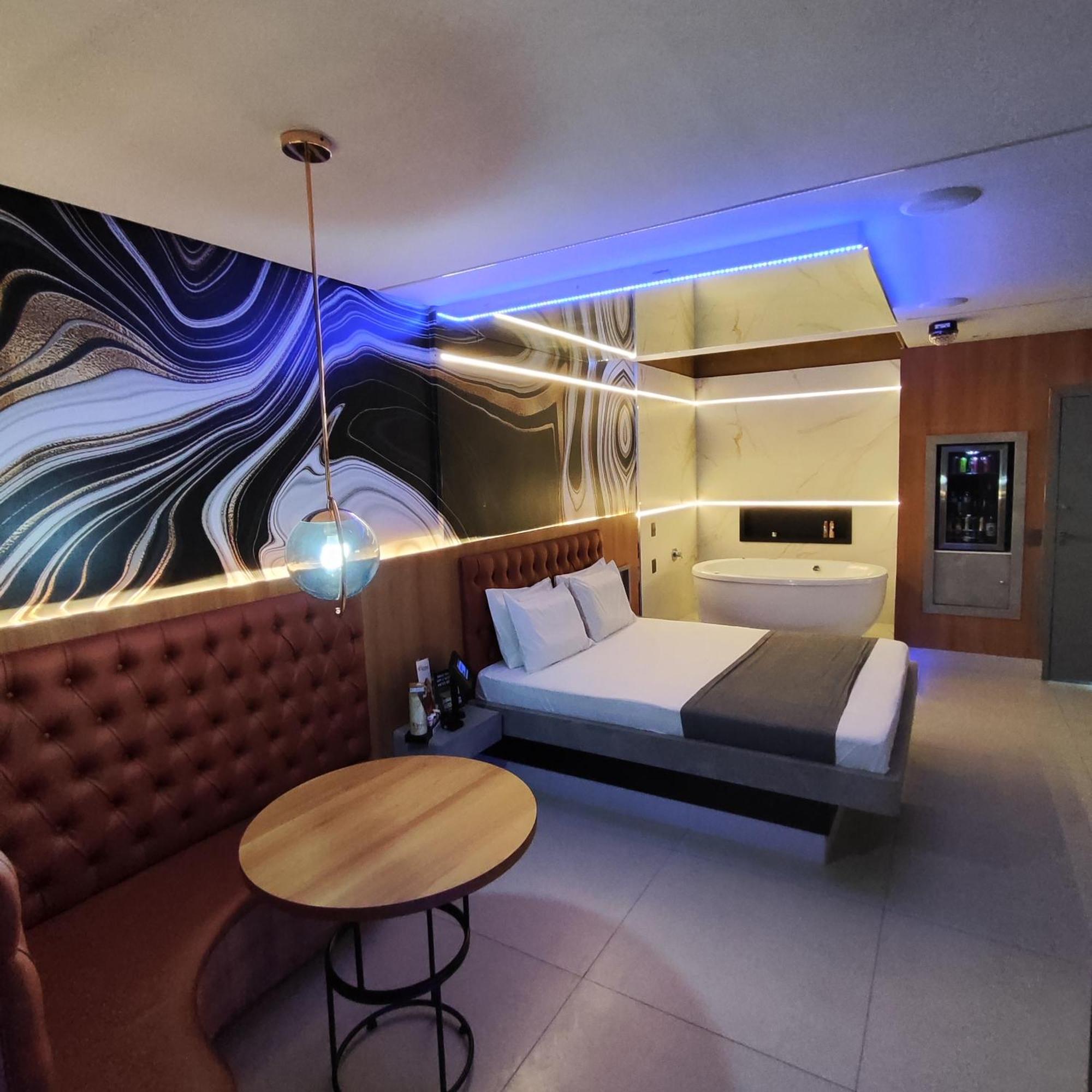 Love hotel Mood