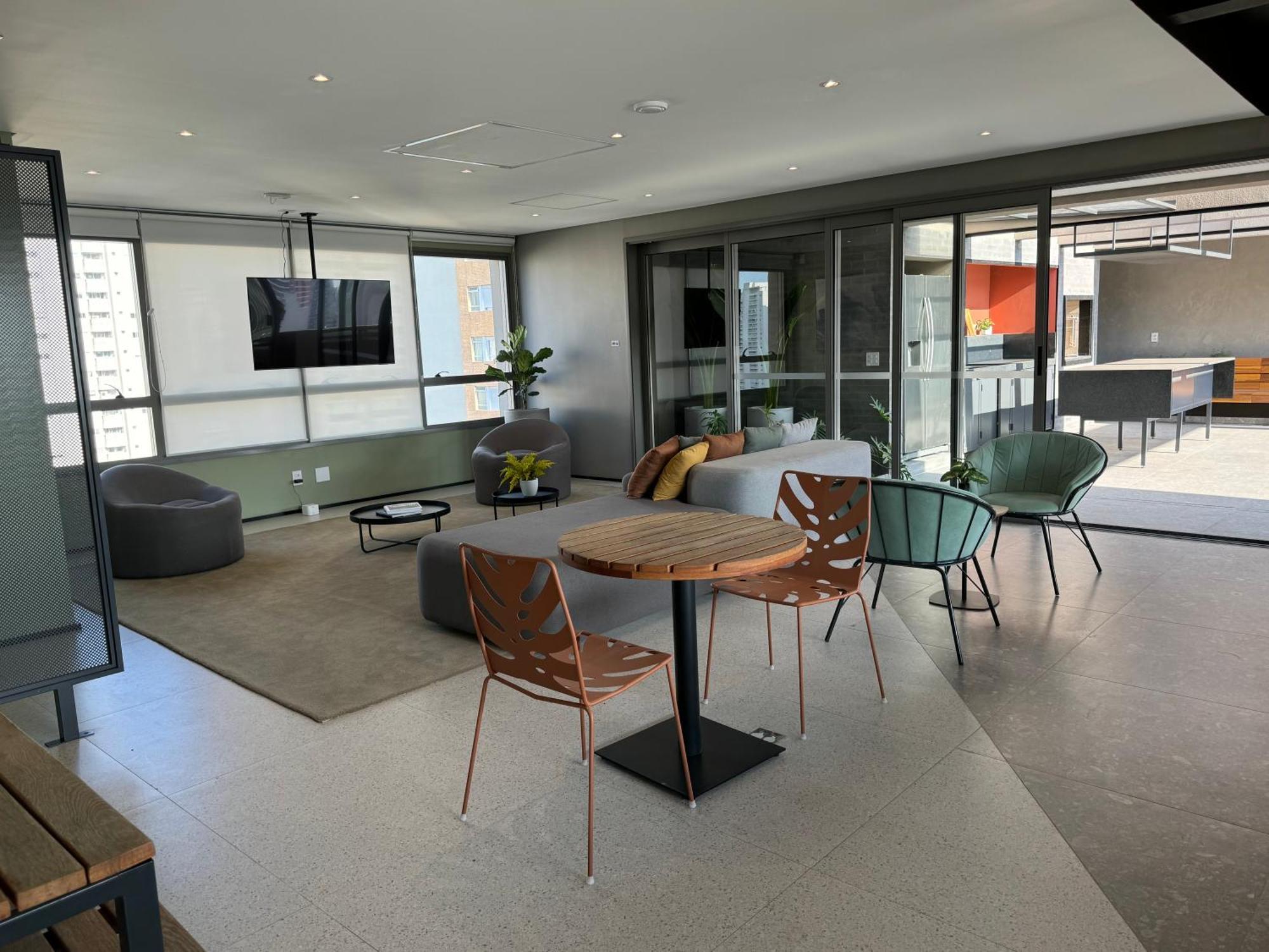 915 Lux Allianz Park Apartment