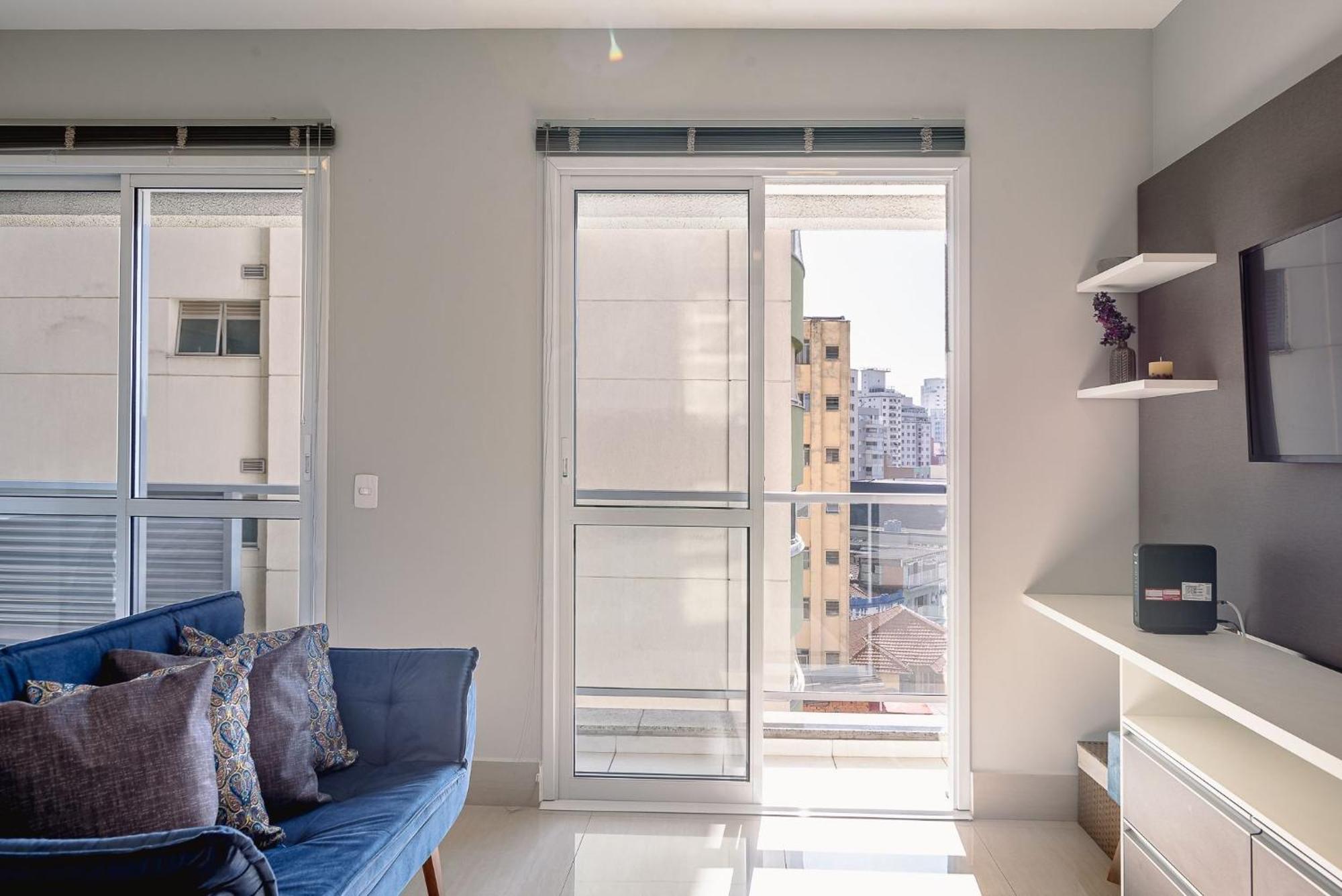 Com Varanda + Vaga De Garagem + Ar Cond. Apartemen