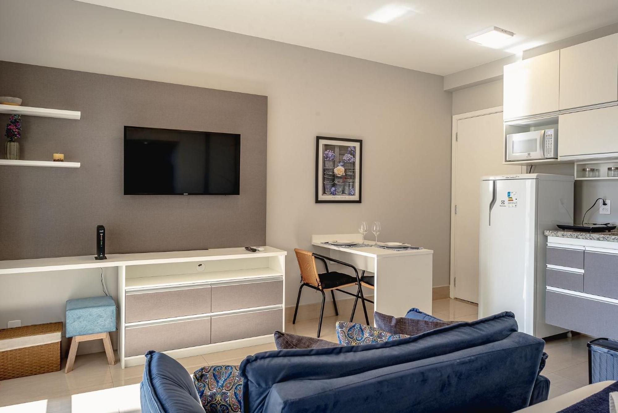 Com Varanda + Vaga De Garagem + Ar Cond. Apartemen