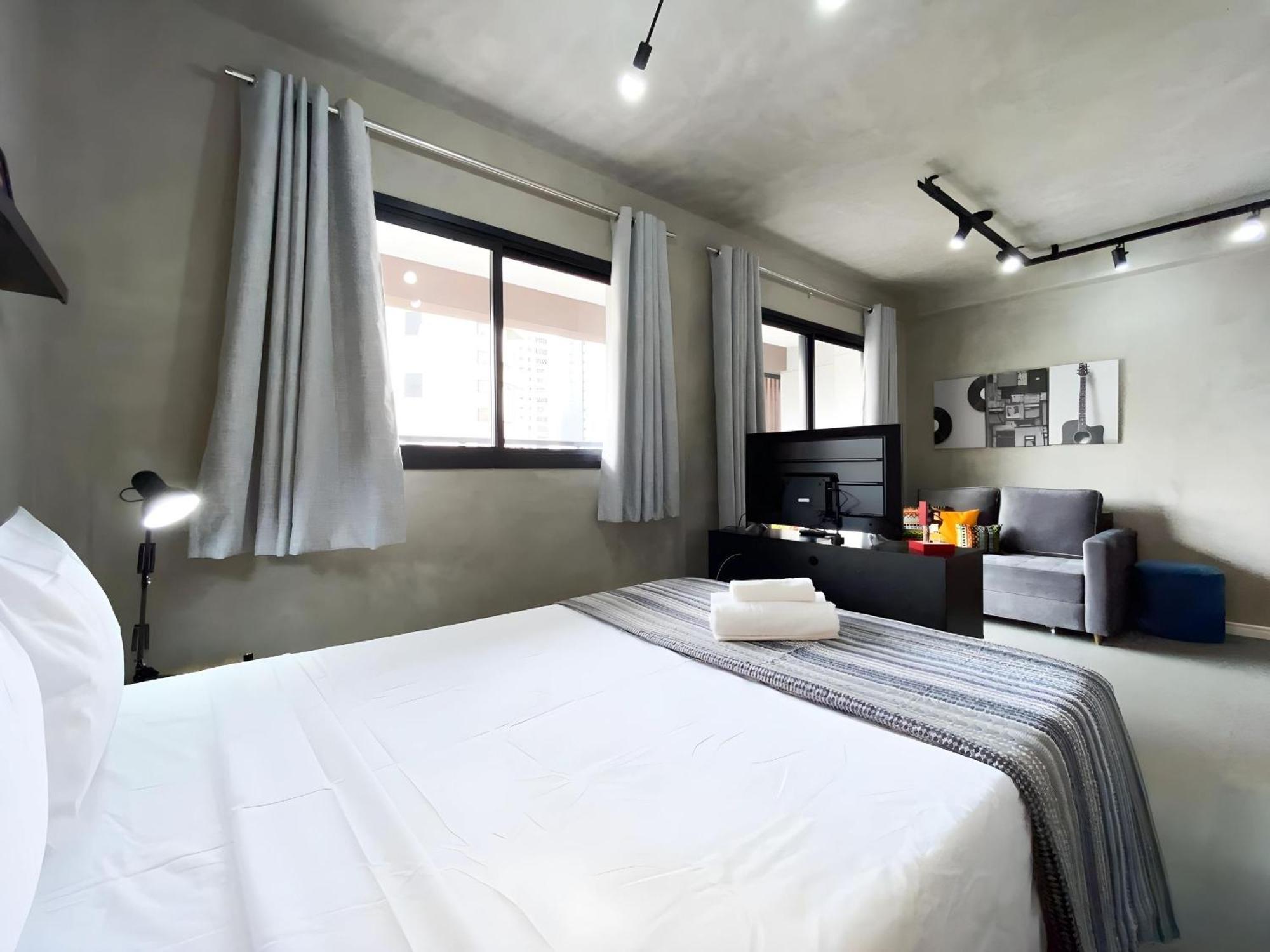 Apartamento Amplo Com A/c E Piscina No Terraco *
