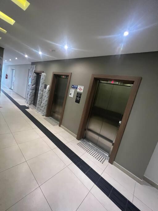 Loft Novinho, Ar Condicionado, Ha 200m Do Metro Bras Apartemen