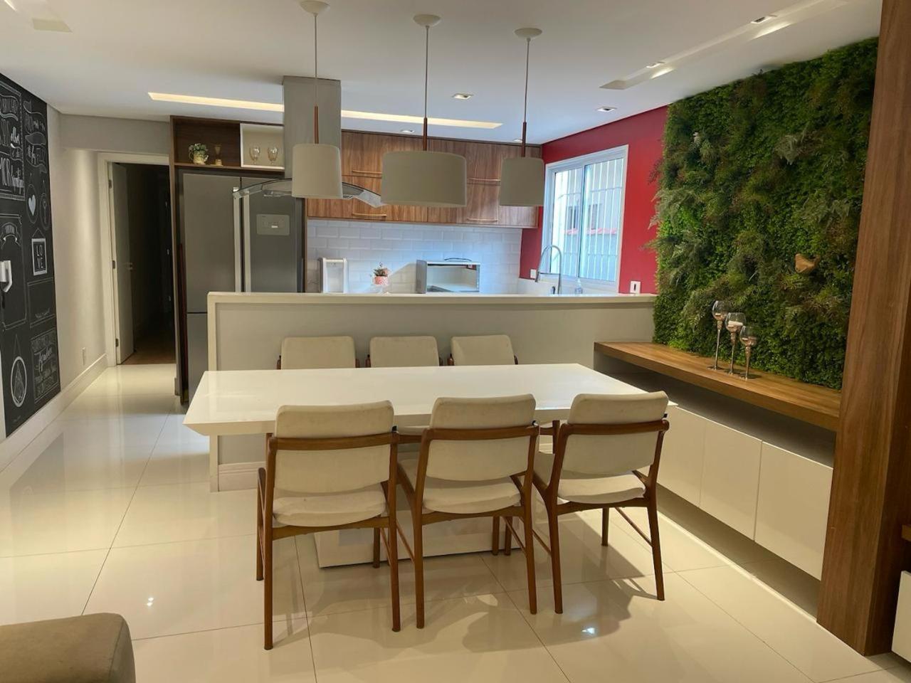 Linda Casa Com Piscina Em