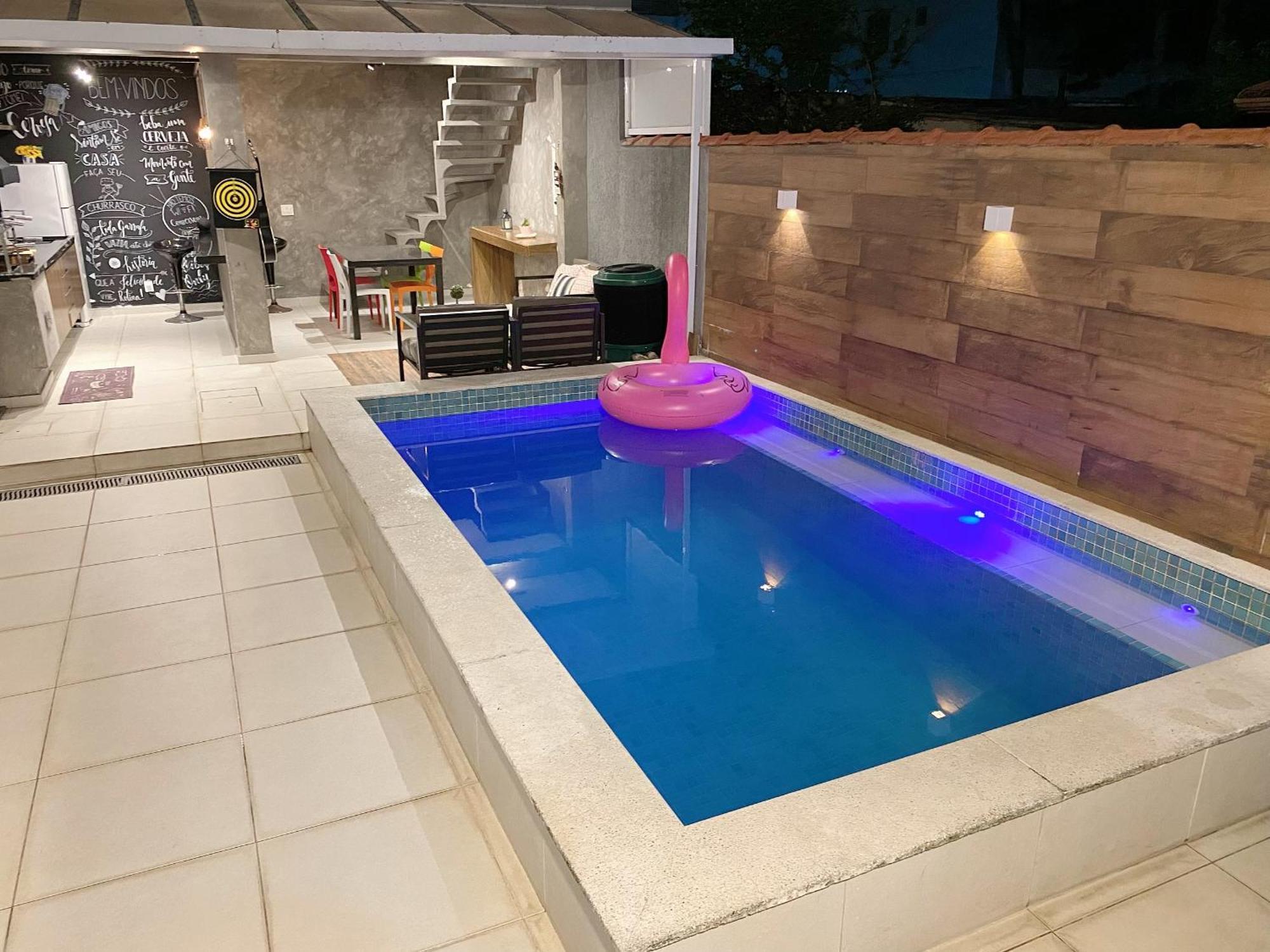 Linda Casa Com Piscina Em *