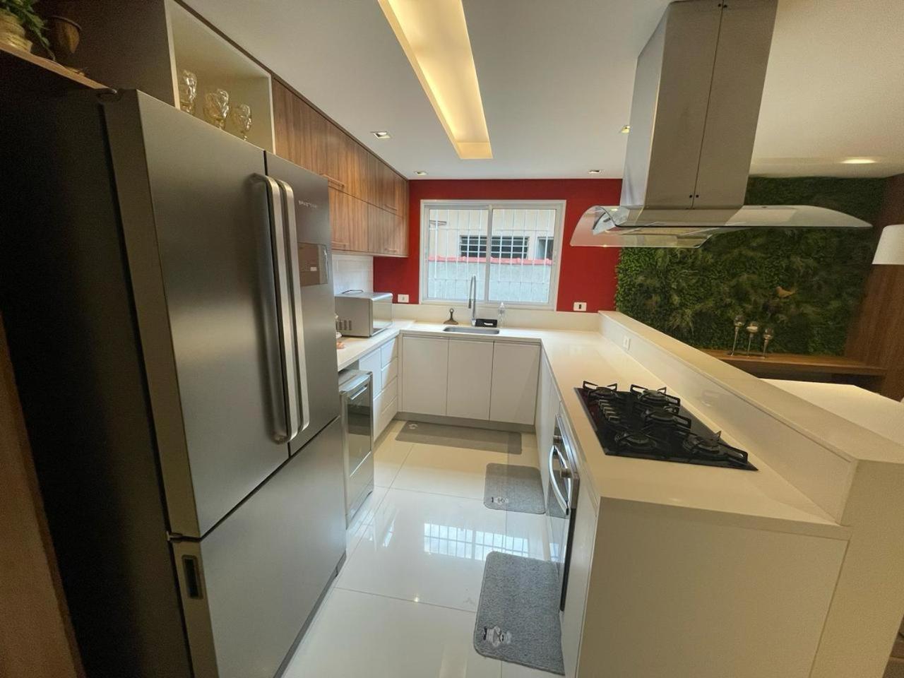 Linda Casa Com Piscina Em *