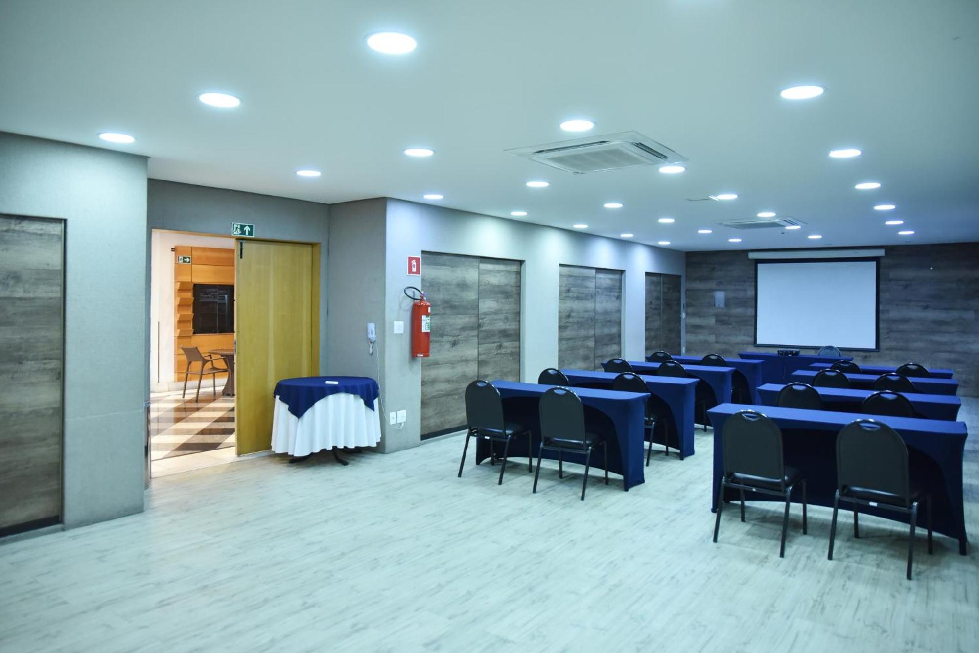 Aparthotel Plaza Small Town Flat 4*
