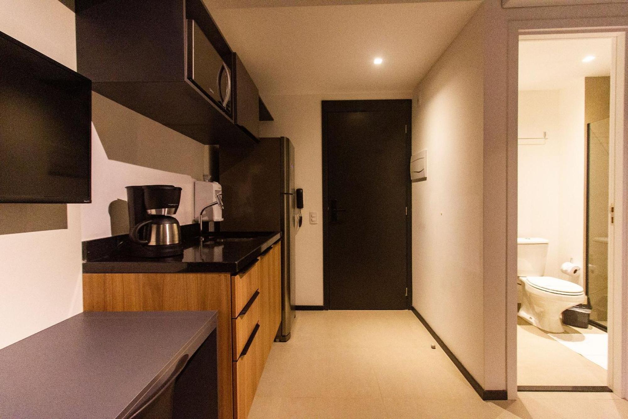 Nhà nghỉ Ao Lado Da Vida Noturna De Sp By Dabra House *