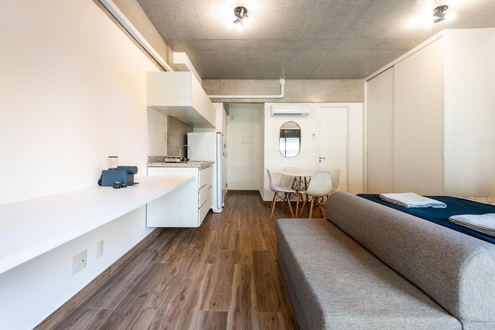 21 - Cozy New Studio, Movie Screen Apartment
