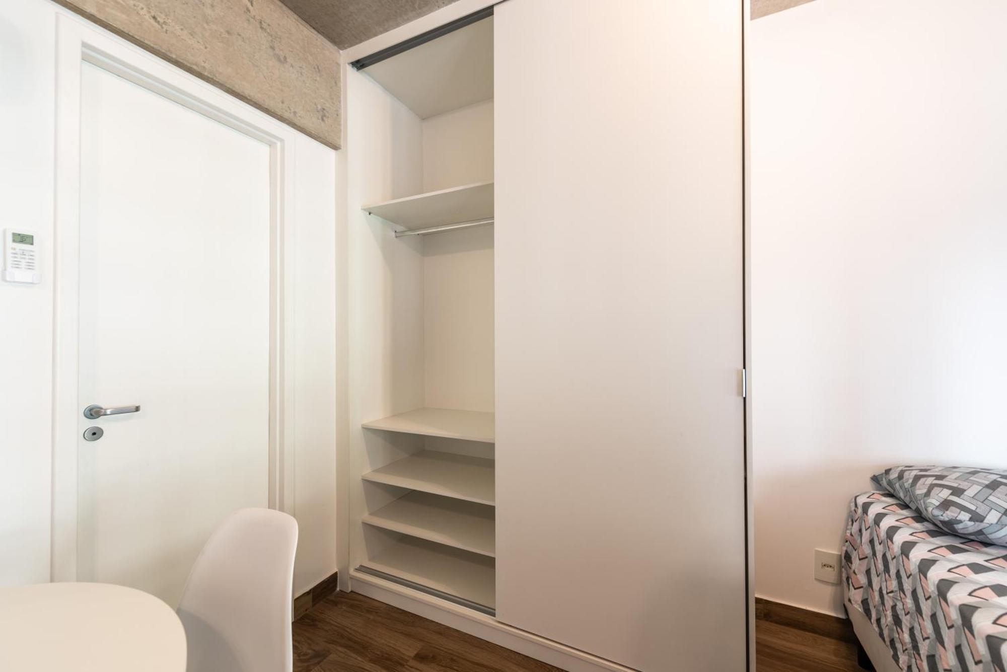 21 - Cozy New Studio, Movie Screen Apartment