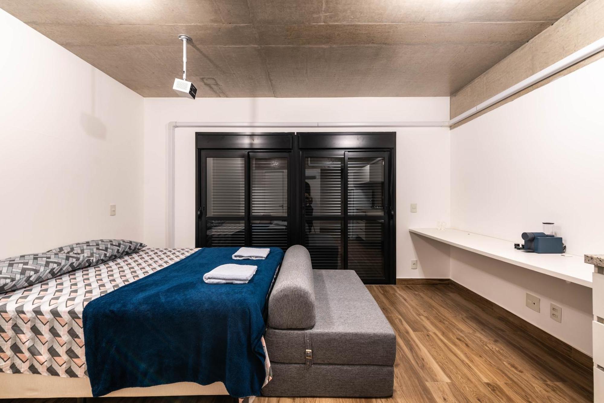 21 - Cozy New Studio, Movie Screen Apartment *