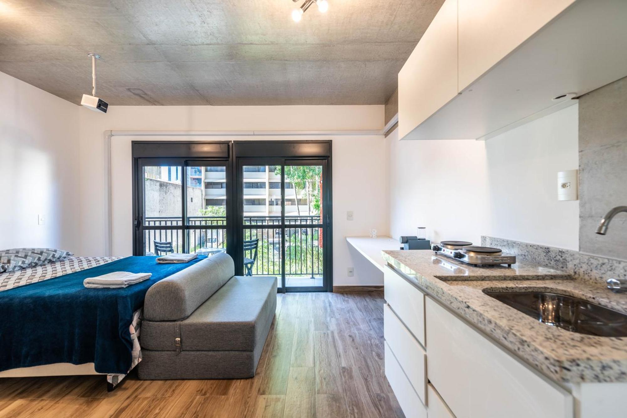 21 - Cozy New Studio, Movie Screen Apartment