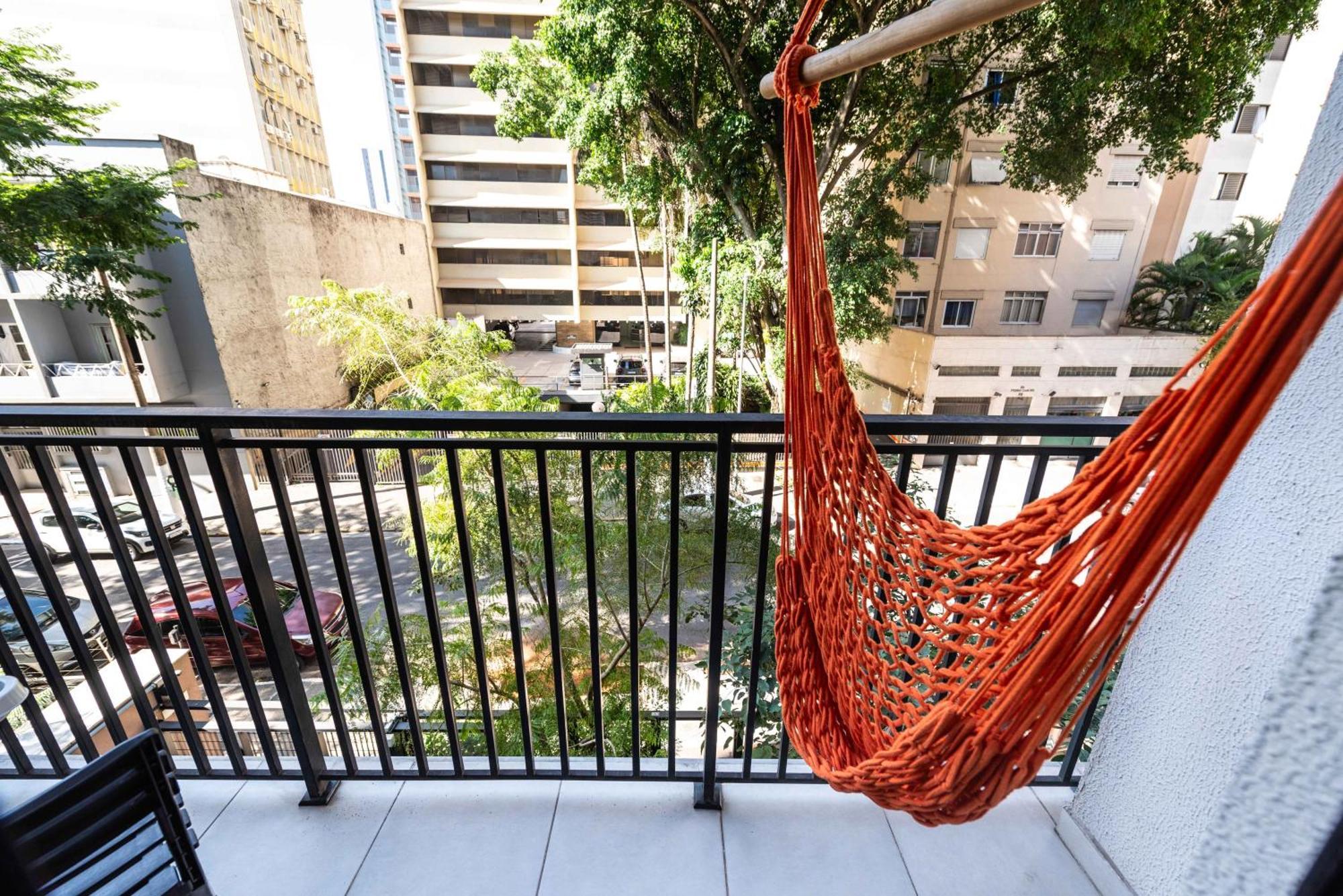 21 - Cozy New Studio, Movie Screen Apartment