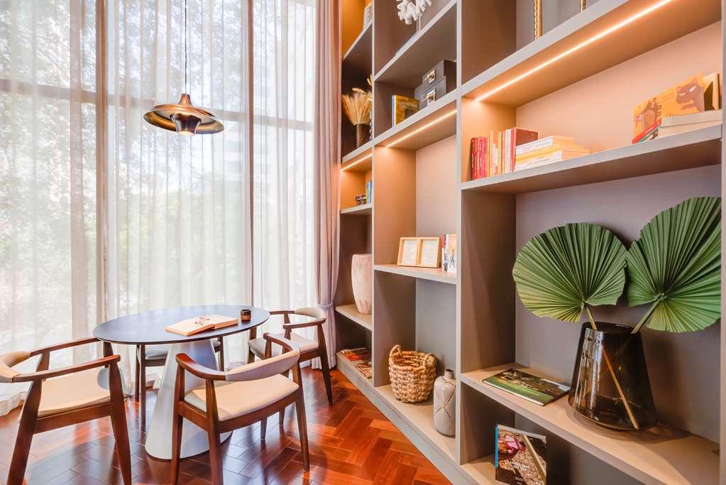 Qoya Curio Collection By Hilton