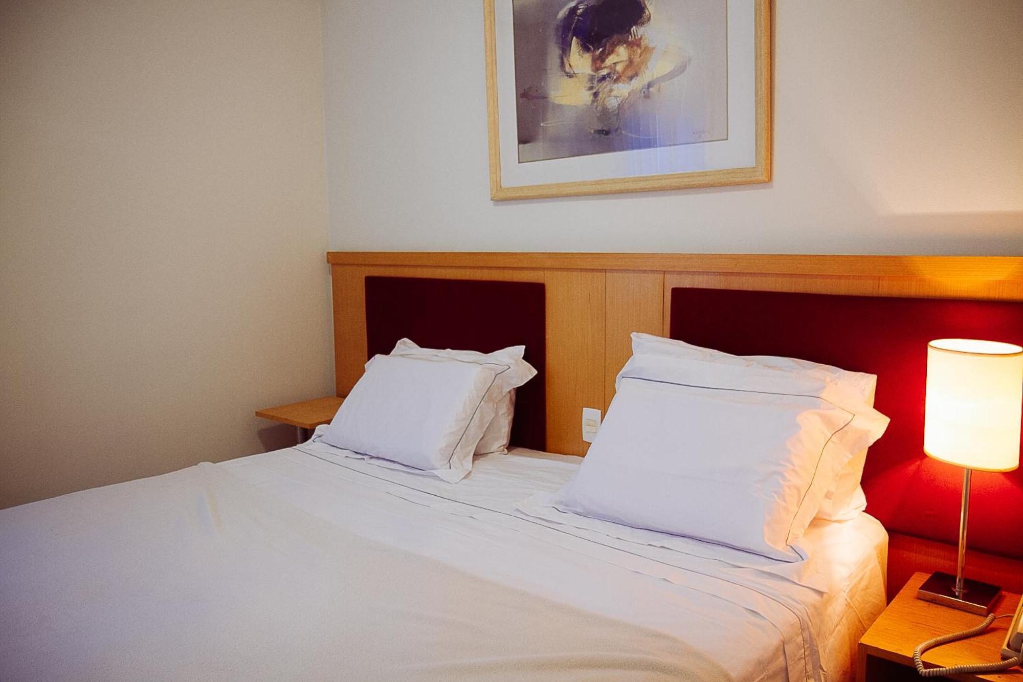 Apartamento Ape Bienal Suits, Arrumacao, Manobrista E Piscina *