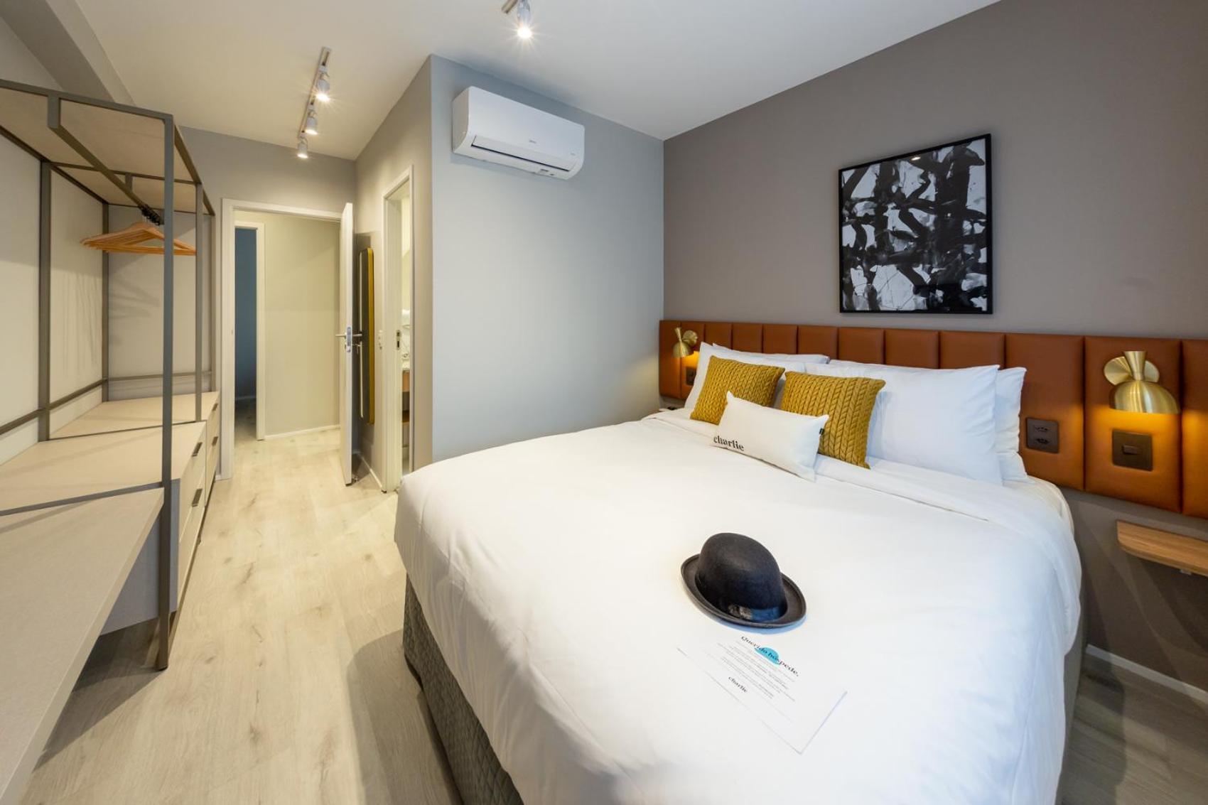 Charlie Contemporaneo Jardins Essential Apartemen