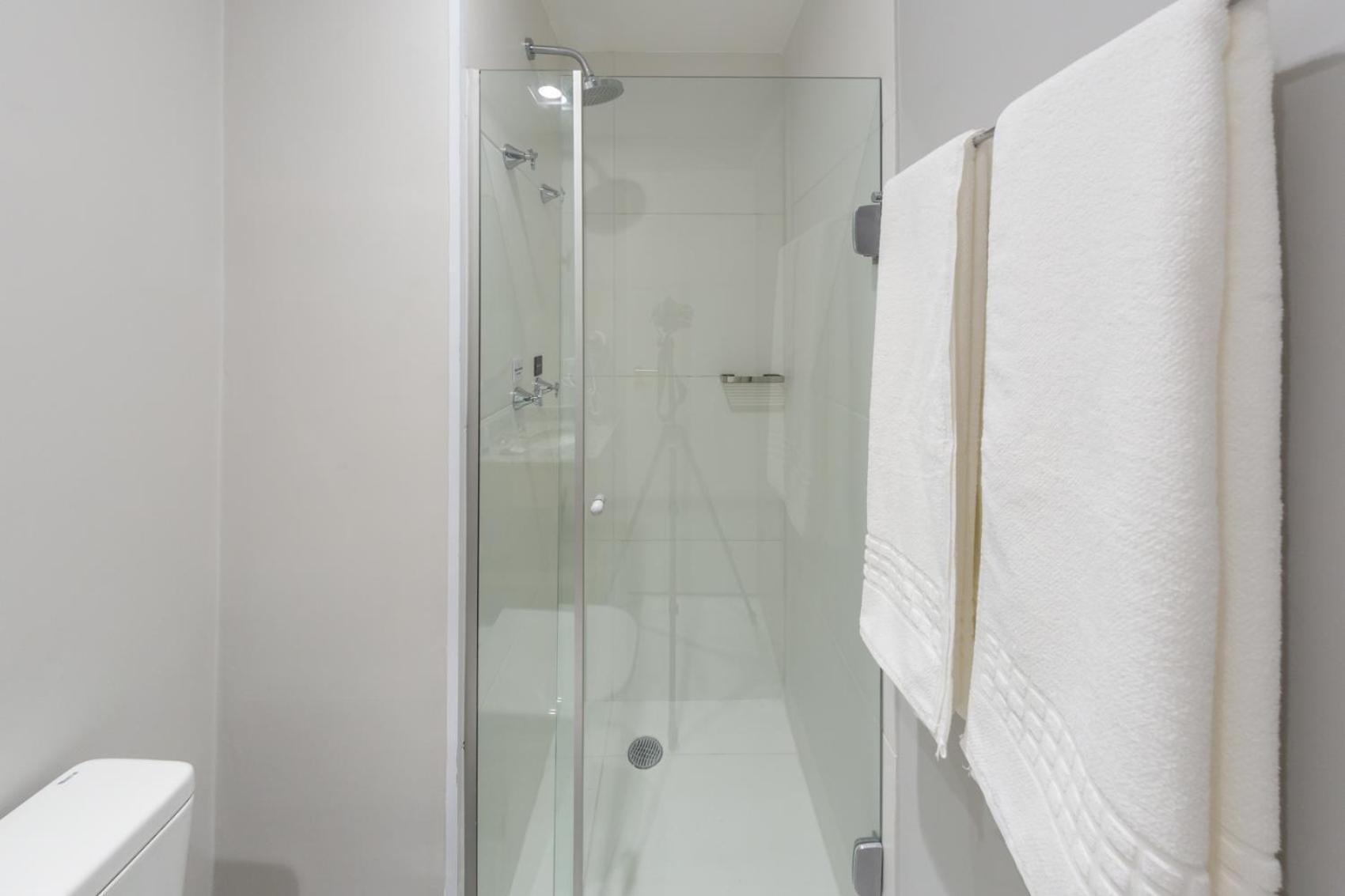 Charlie Contemporaneo Jardins Essential Apartemen