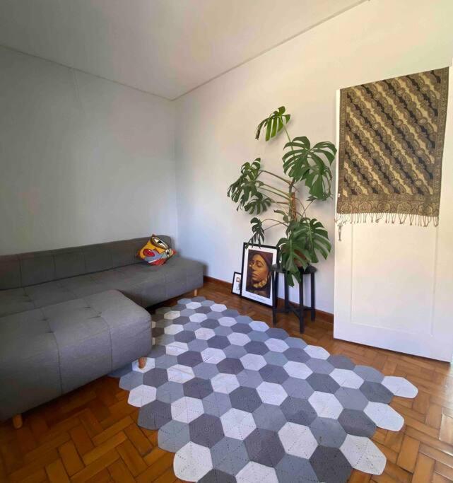 Apto Com Dois Quartos, Pertinho Do Metro Faria Lima Daire Sao Paulo