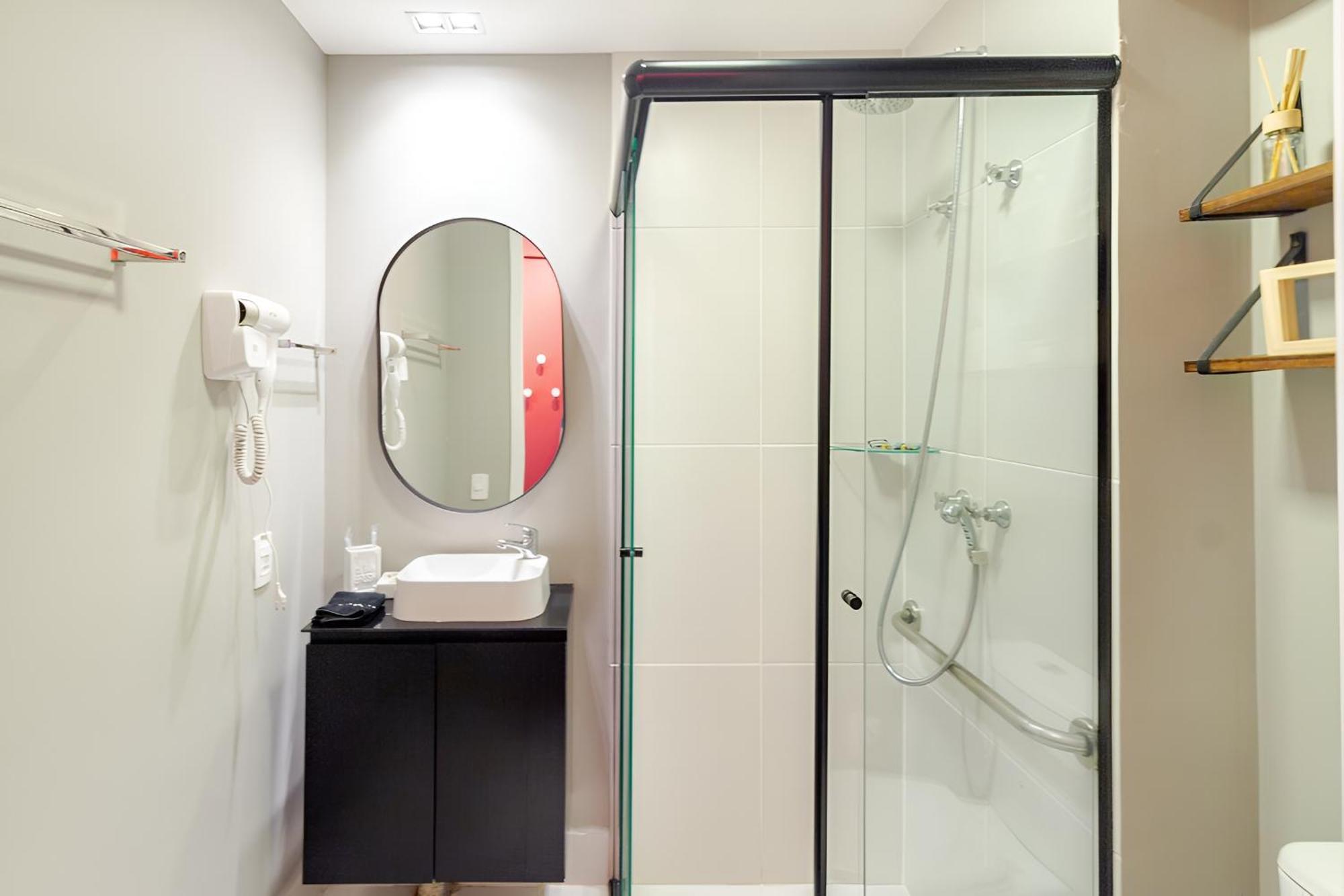 Apartamento Brooklin Conforto - Metro & Consulado, 400m Metro Brooklin, Portaria 24h, Wi-fi 500mb, Ar Condicionado, Cortina Blackout, Smart Tv 50