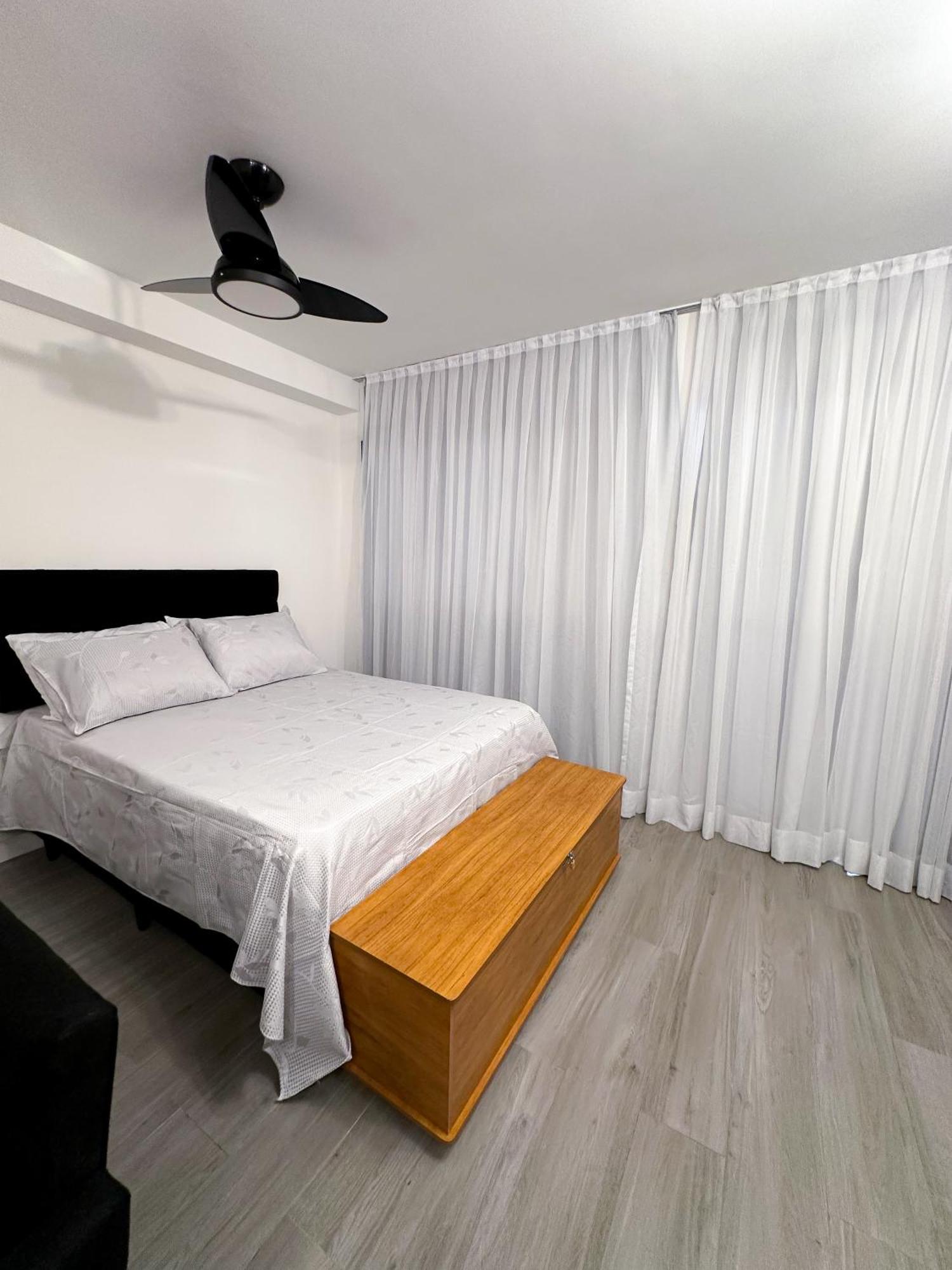 Black One Apto Moderno Luz Apartemen *