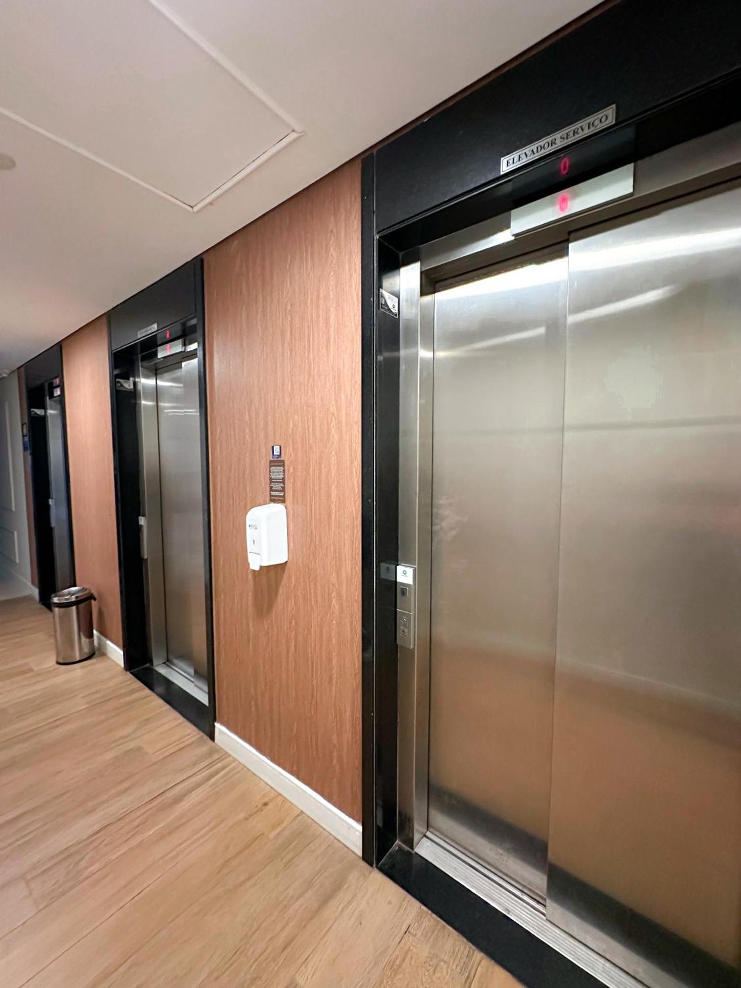 Apartemen Black One Apto Moderno Luz *