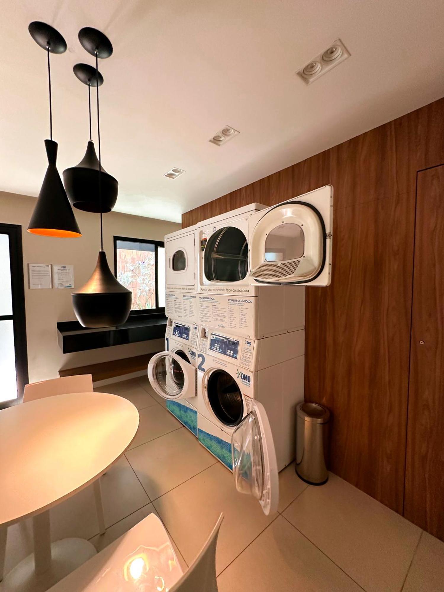 Apartemen Black One Apto Moderno Luz