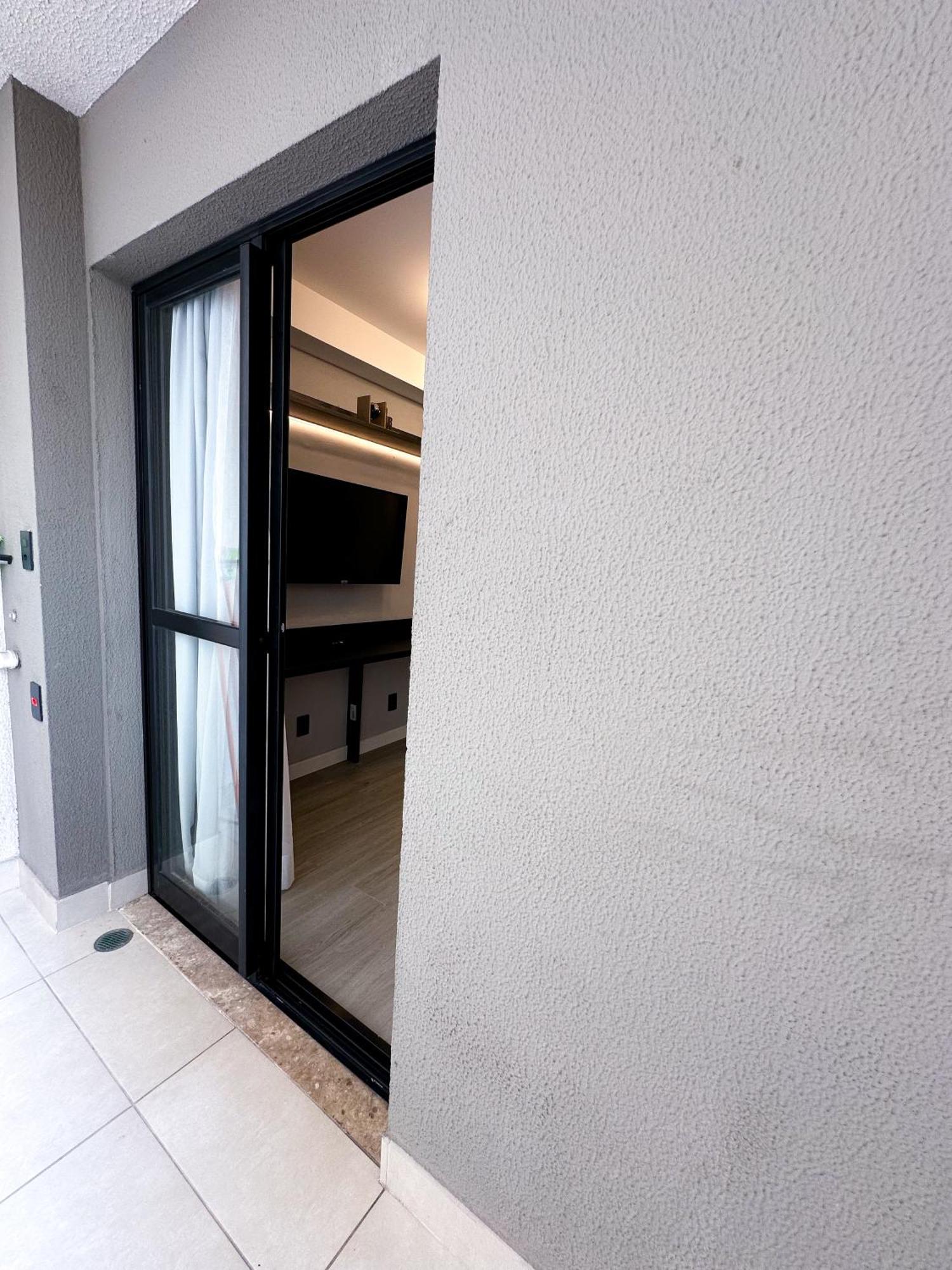Apartemen Black One Apto Moderno Luz *