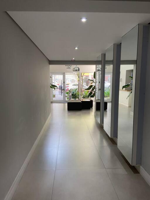Au48 Encantador Com Varanda E Vista Urbana Apartamento *