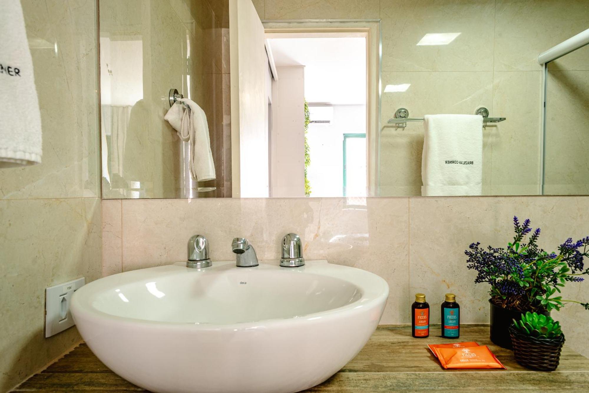 Piscina, Ac, Vaga No Itaim Bibi | Brazilian Corner Apartment *