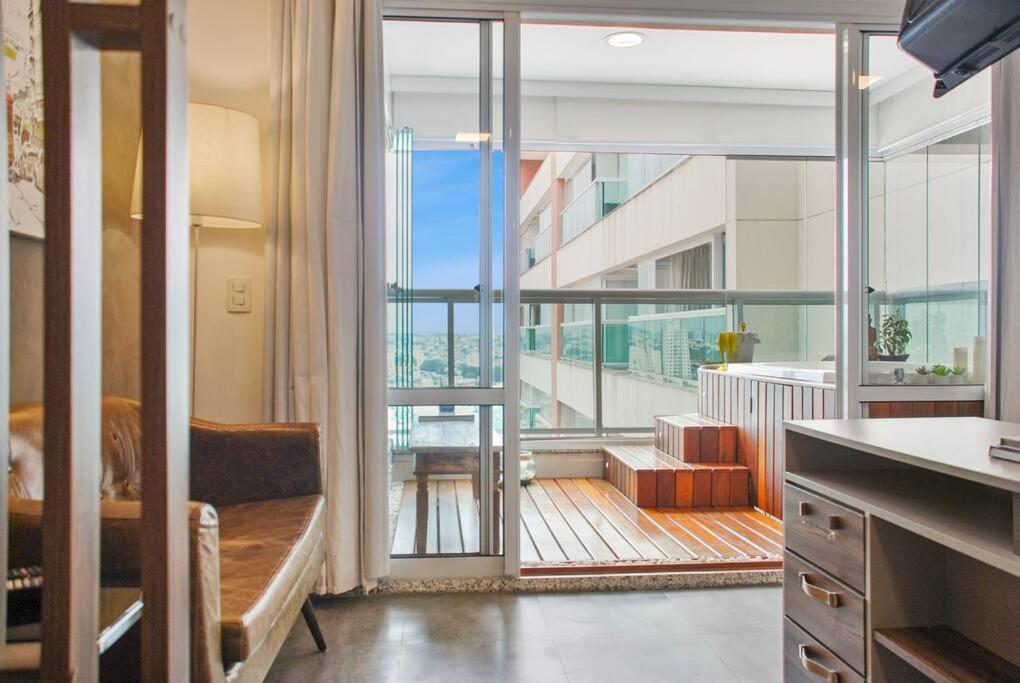 Private Airport View Kitchen Heat Open Pool Apartment